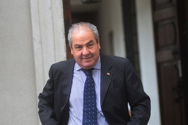 Subse. Castillo sostiene que algunos pacientes hacen filas temprano en consultorios para hacer vida social