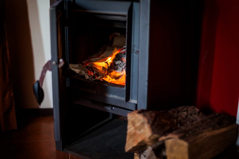 21% de los chilenos aseguró que pasan frío al interior de sus casas