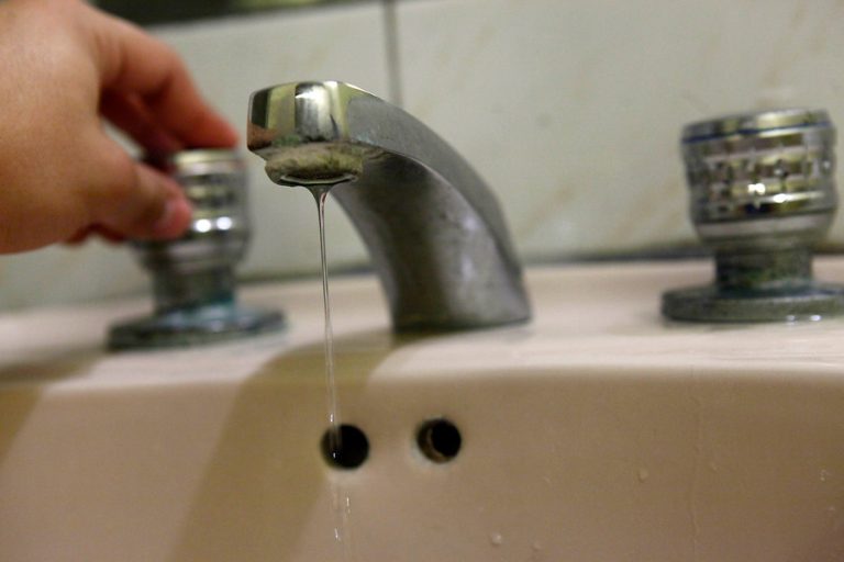 Derrame de petróleo en Osorno: Essal extiende de forma indefinida el corte de agua