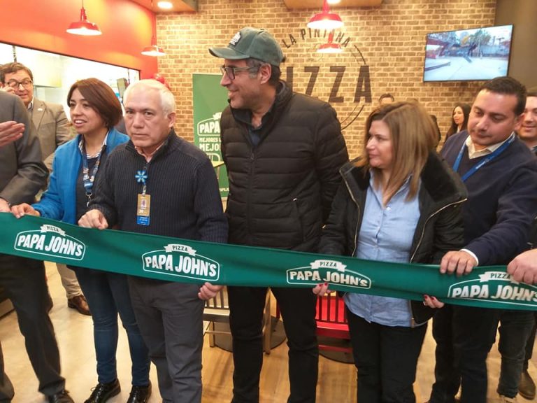 Primer local de comida rápida en La Pintana entregará 10 puestos de trabajo para los vecinos