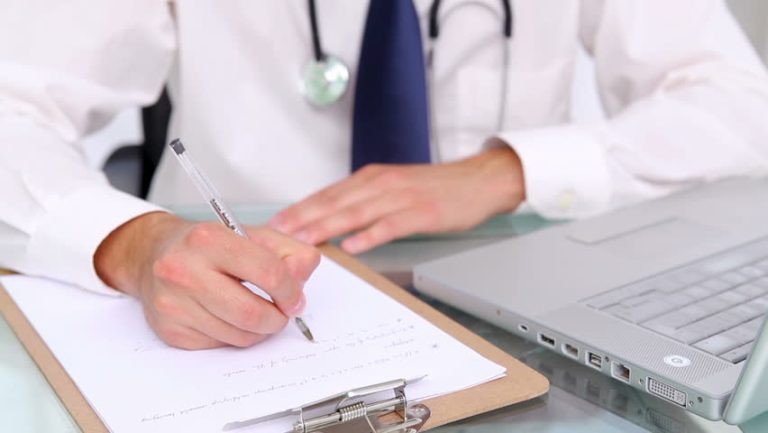 ¿Qué dice ahí? La receta médica que se volvió viral por lo indescifrable que es