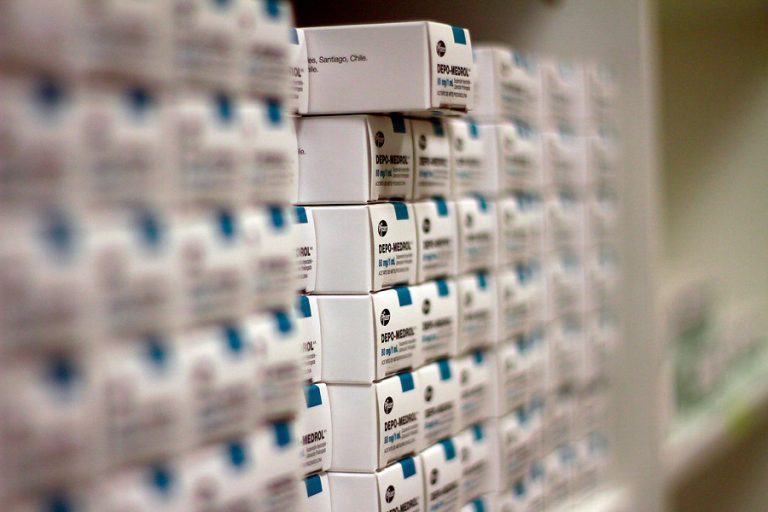 Miles de beneficiados: Farmacias populares importarán medicamentos para bajar aún más los precios