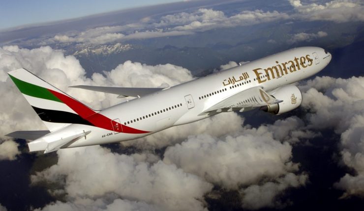 Ofrece sueldo de $1,8 millones y alojamiento en Dubái: Línea aérea busca tripulantes de cabina en Chile