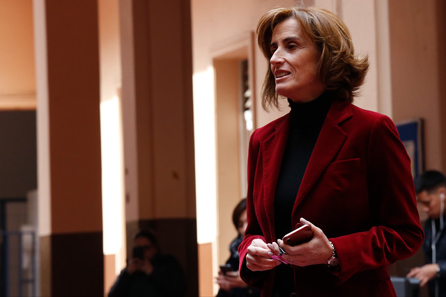 Lanzan encuesta nacional para evaluar uso de celulares en salas de clases y recreos