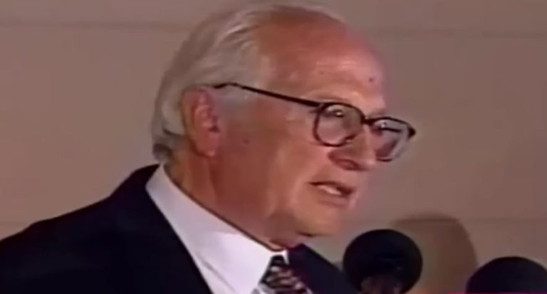 Mineduc inicia proceso de revocación del Premio Nacional de Educación a Hugo Montes