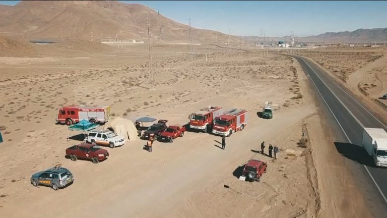 Padre de bombero desaparecido en aluvión pospondrá su búsqueda para ayudar a encontrar a presunta víctima de colectivero
