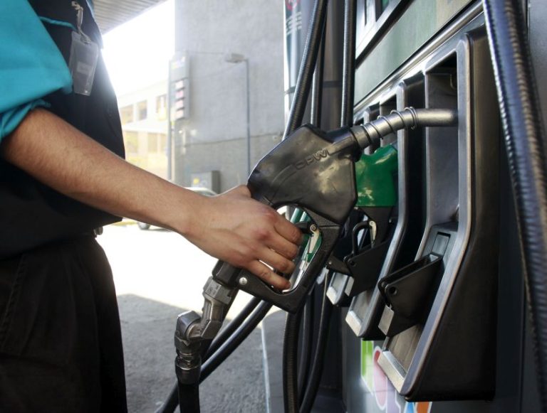 Por tercera semana consecutiva: ENAP anuncia nueva alza en las bencinas