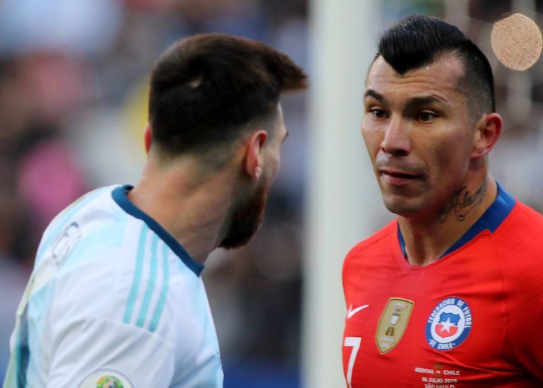 Gary Medel ya conoce su castigo por su expulsión tras encontrón con Messi