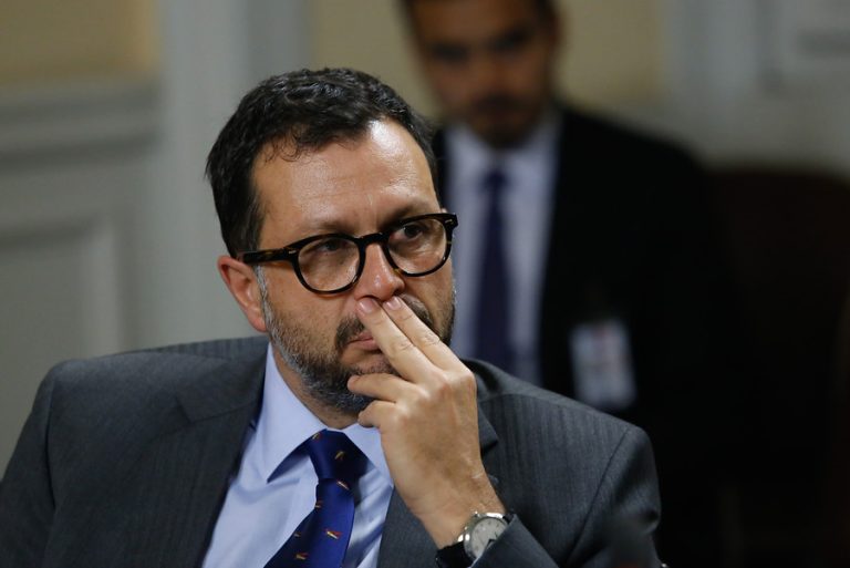 Ataque terrorista: Ex ministro Hinzpeter era el destinatario del segundo paquete explosivo