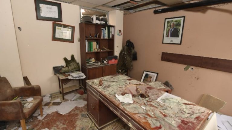 Revelan imágenes de los destrozos en la comisaría de Huechuraba tras explosión de artefacto