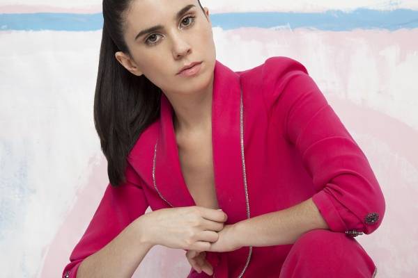 Himno LGBTIQ: Javiera Mena comparte cover oficial de 