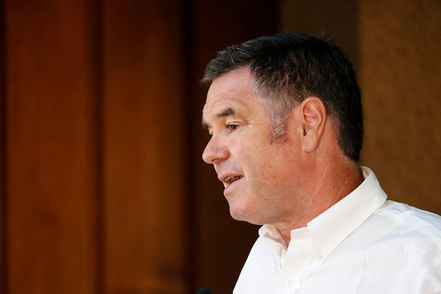 Senador Ossandón aseguró que disputará primarias de Chile Vamos contra Joaquín Lavín