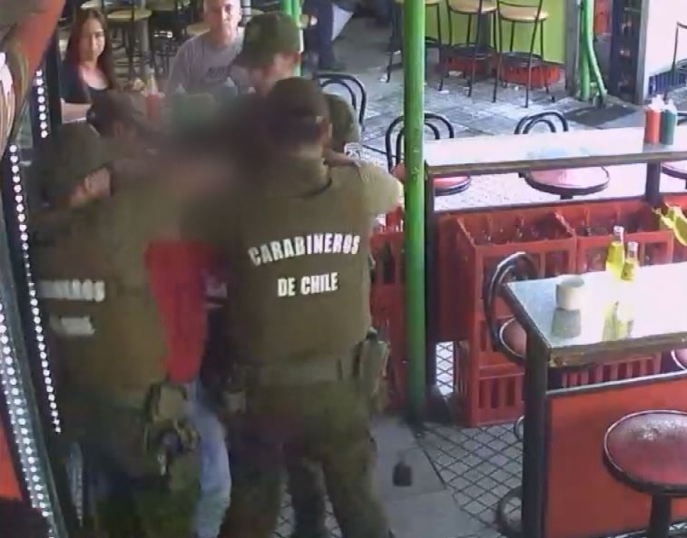 Los videos de las detenciones que inculparían a los 12 carabineros formalizados por torturas y apremios ilegítimos
