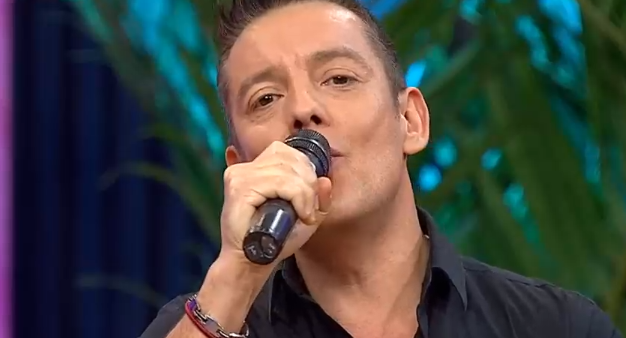 Tres canciones se la jugaron por la final de la mejor canción romántica de la historia