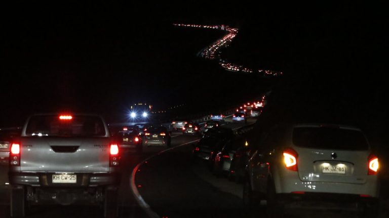 Complejo retorno: Automovilistas reportan 8 horas de viaje sólo entre La Serena y Los Vilos