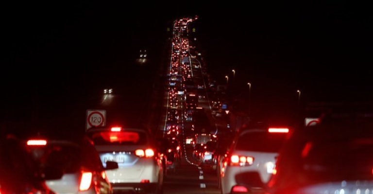 Carreteras y terminales de buses quedan colapsados tras eclipse solar