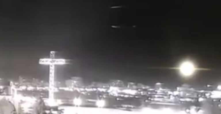 Video captó extraño movimiento de luces en el cielo de Concepción