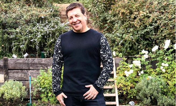 ¡Puro amor! Julio César Rodríguez entregó un emotivo y tierno mensaje junto a su abuelita