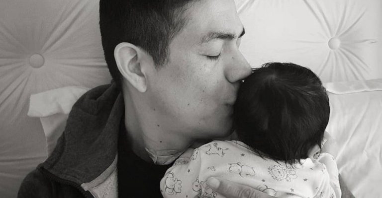 ¡Felicitaciones Américo! Acaba de nacer su hijo y pronto será abuelo