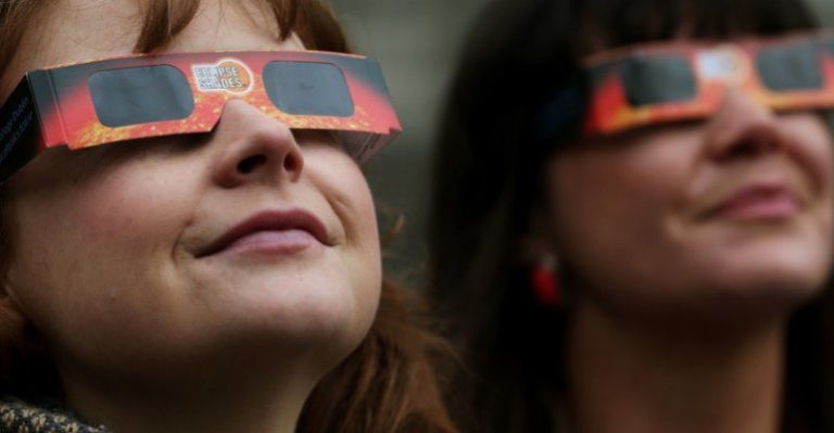 Mitos y verdades: Qué no usar para ver el eclipse