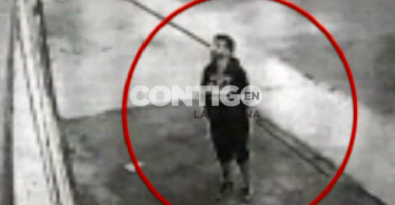 Exclusivo: Imágenes muestran a Felipe Rojas observando cámaras de seguridad fuera de la bodega