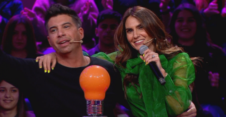 Yazmín Vásquez y Mario Velasco celebraron el acierto de su capitán con un alegre canto en Pasapalabra