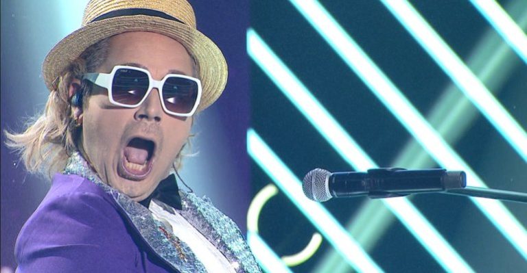 ¡AL FIN REGRESÓ! Elton John conquistó al jurado con su impecable presentación