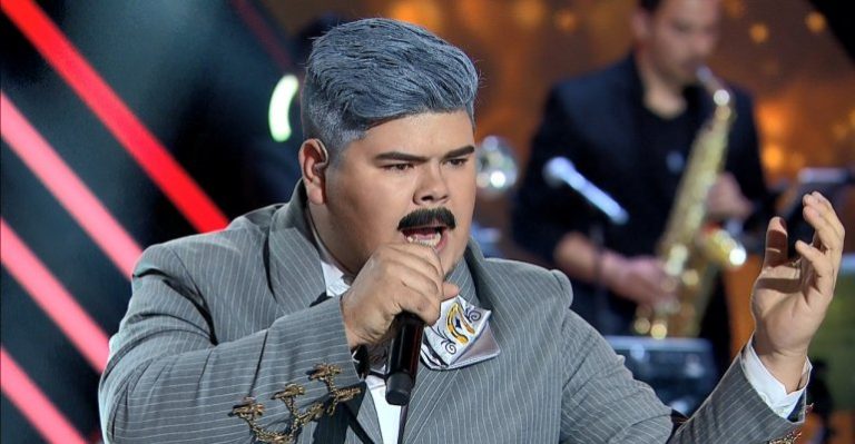 Vicente Fernández interpretó una intensa versión de 