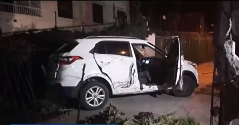 Conductora terminó chocando una casa tras huir de control de carabineros de civil: Pensó que iban a asaltarla