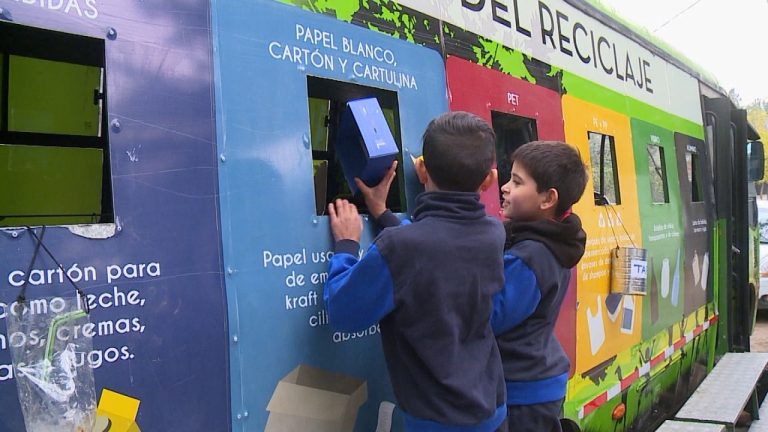 Bus del Reciclaje: Puntos limpios que se mueven para enseñar a separar los residuos