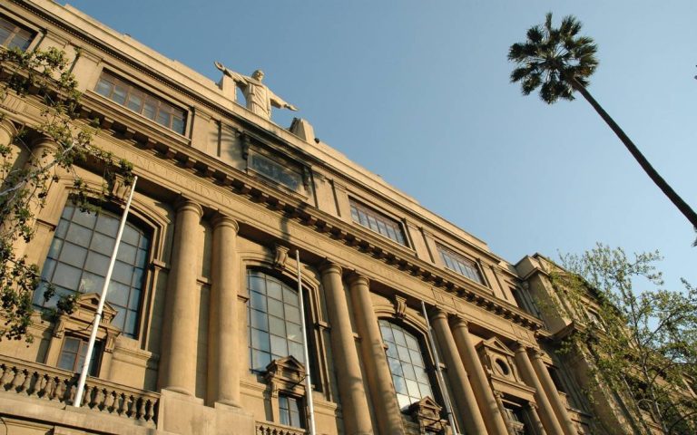 PUC responde ante polémico viral de joven que llamó a no estudiar en la U. de Chile: “No nos representa nada”