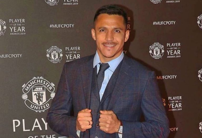 En Inglaterra dicen haber sorprendido a Alexis con su nueva polola y publicaron las fotos