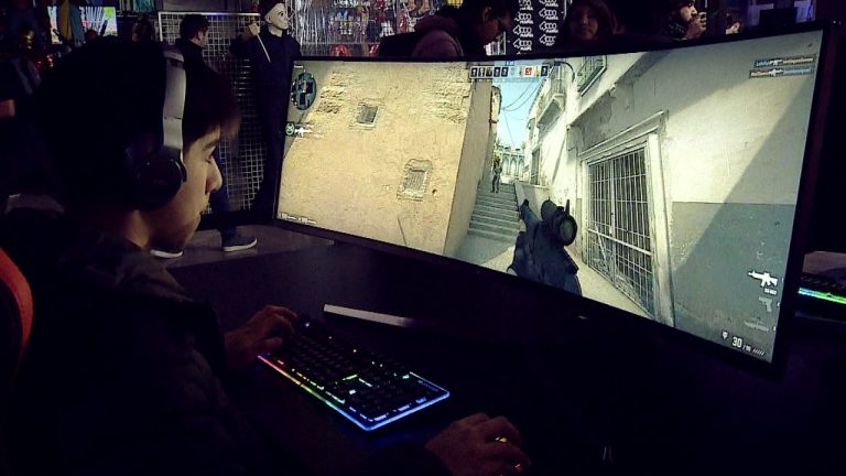 Monitores curvos y sin puntos ciegos para jugar videojuegos: La novedad tecnológica expuesta en FestiGame
