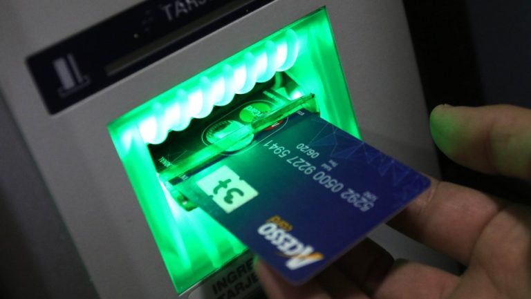 Proyecto de fraude con tarjetas: Discuten cambio que podría limitar los reembolsos