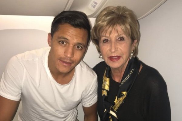 Martita Larraechea explicó su cómica foto con Alexis Sánchez