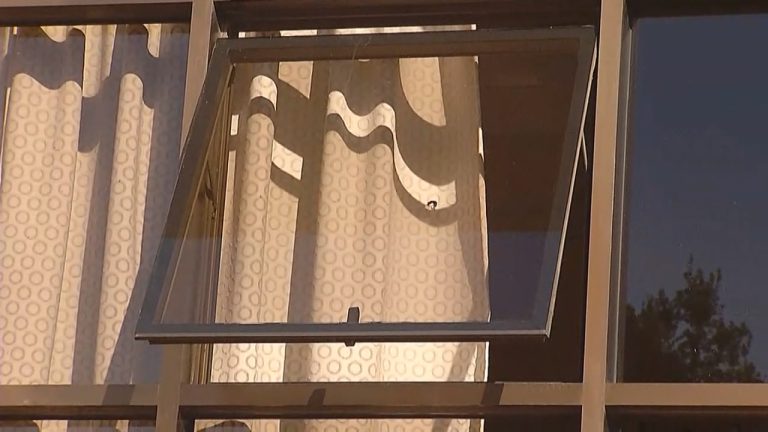 Investigan impacto de proyectil en ventana del Congreso en Valparaíso