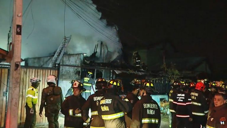 Incendio afectó varias viviendas y dejó 4 muertos en Peñalolén
