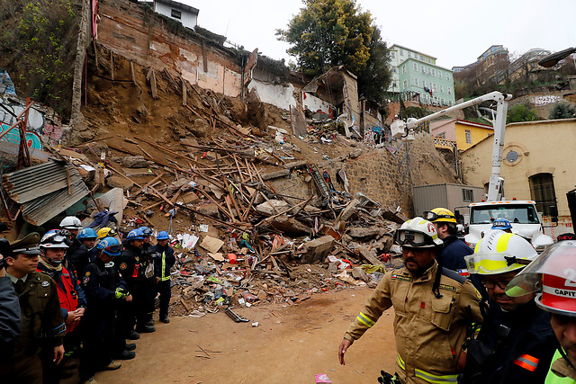 Encontraron a tercera persona desaparecida y descartan nuevas víctimas por derrumbe en Valparaíso