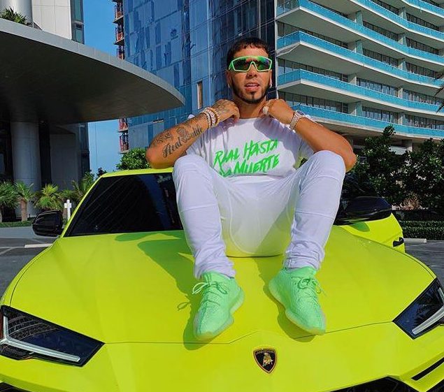 Fanático intentó robarle a Anuel AA en pleno concierto