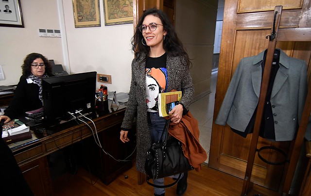 Encuesta Cadem: Aprobación a Camila Vallejo pasa del 31% al 42% en medio del debate por reducción laboral