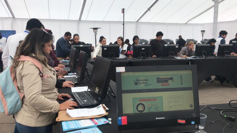 Plazo es hasta septiembre: El error que se repitió durante el colapso del Sistema de Admisión Escolar
