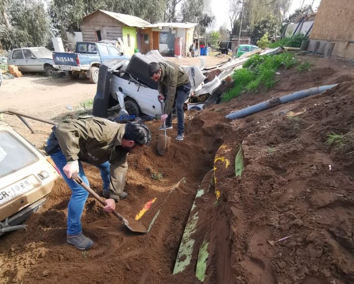 Encuentran kayaks enterrados en el patio de una casa: Los habían robado desde empresa de turismo