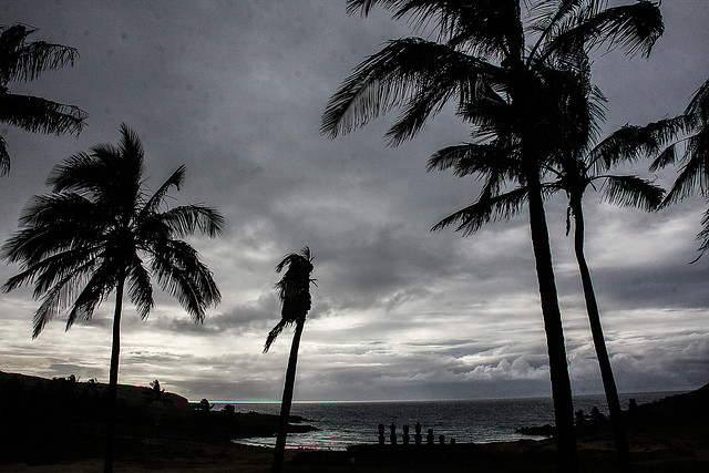 Vientos superiores a 80 kilómetros por hora provocaron voladuras de techos y cortes de energía en Rapa Nui