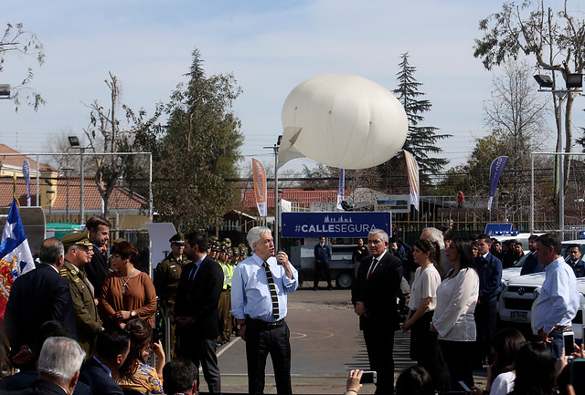 Graba de día y de noche en alta calidad: Así es el globo de televigilancia que Piñera presentó en Puente Alto
