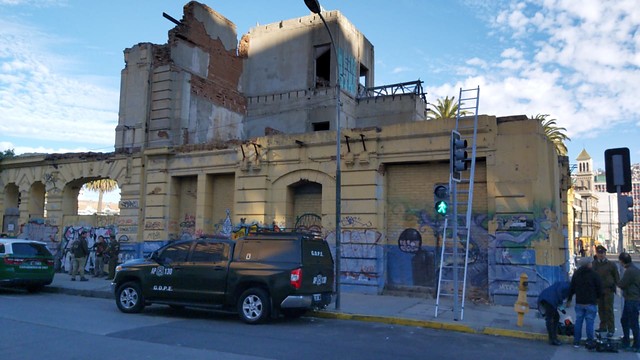 Descubren túnel construido en dirección a sucursal de Banco Estado en Valparaíso