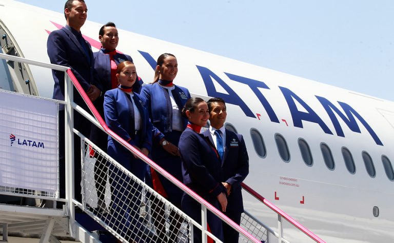 Menú de chef y colchón inteligente: Así es el nuevo servicio premium que ofrecerá Latam en sus vuelos internacionales