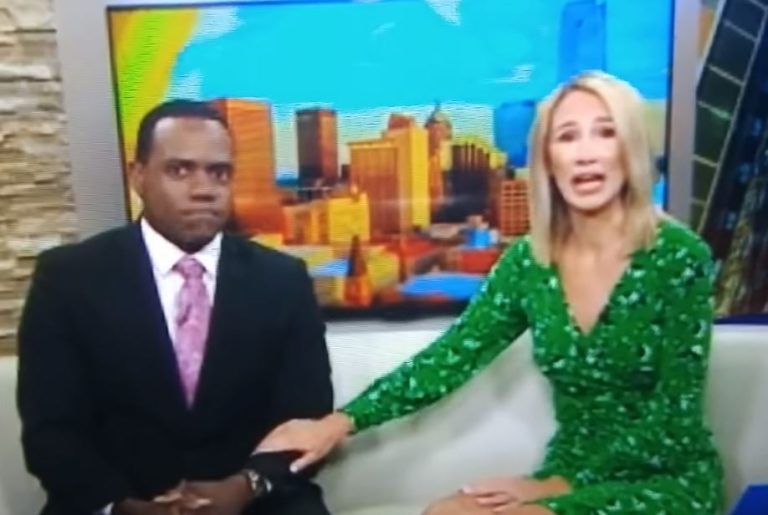 Lo comparó con un gorila: Conductora de noticias terminó llorando tras disculparse en vivo con su compañero