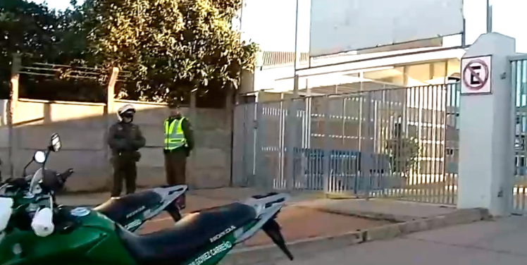 Intenso resguardo policial en liceo por amenaza de tiroteo en redes sociales