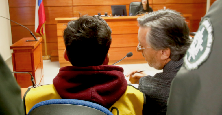 Imputado se habría enterado en la formalización de la relación del joven scout y su polola