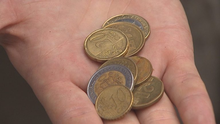 Las monedas extranjeras que se suelen confundir con la de $500 y $100 en el comercio